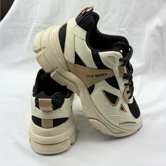 Steve Madden Clydie Chunky Platform Sneakers in a tan, black size 8.5 - Picture 3 of 7
